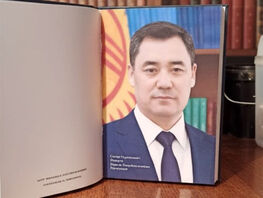 Житель Токмока написал книгу о&nbsp;Садыре Жапарове, но&nbsp;не&nbsp;может добиться аудиенции 