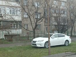 В&nbsp;Бишкеке автомобили оставляют на&nbsp;газонах 