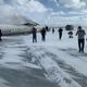 Фото Reuters. Самолет авиакомпании Delta airlines потерпел крушение в Канаде