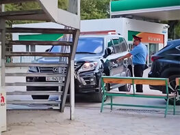 Майор милиции приехал на&nbsp;джипе с&nbsp;подложными номерами, но&nbsp;заявил, что авто не&nbsp;его 
