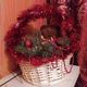 Фото 24-kg.com. Удобно размещать новогодний декор в корзинах