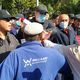 Фото 24-kg.com. Акция протеста в Бишкеке: митингующие подрались с неизвестными