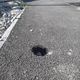 Фото читателя 24-kg.com. Тротуар отремонтировали два месяца назад, а уже появилась дыра