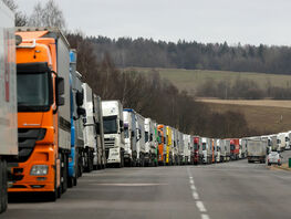 ЕЭК объяснила причины очередей на&nbsp;границе Кыргызстана и&nbsp;Казахстана 