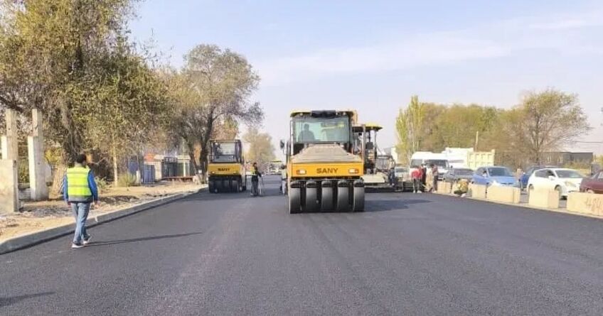 Первый слой асфальта уложен на&nbsp;автодороге Бишкек&nbsp;&mdash; Кант&nbsp;&mdash; Токмак 